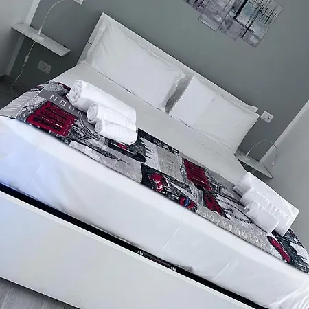 One Hundred Rooms-2